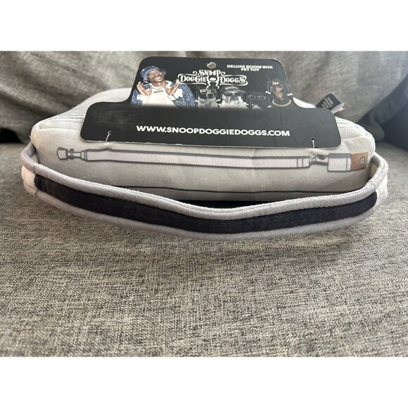 Snoop Doggie Doggs Boom Box Pet Toy Dog Chew Music Box Plush - Picture 5 of 8